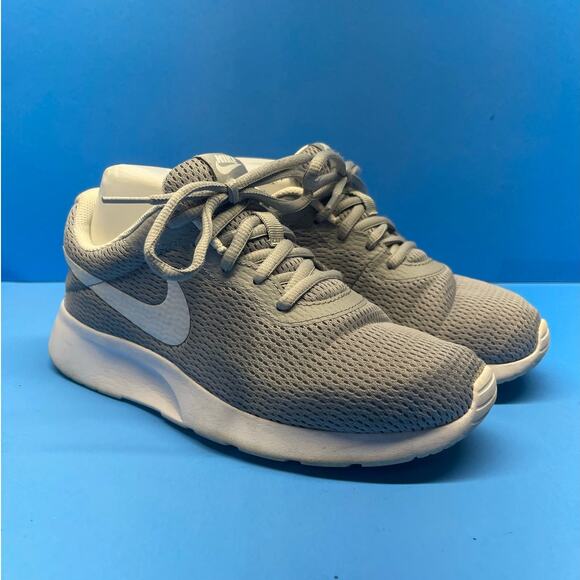 Nike Womens Tanjun  Gray White Athletic Running Shoes Sneakers Size 7 - Picture 2 of 10